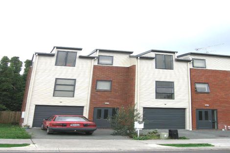 Photo of property in 40 Verdale Circle, Glen Eden, Auckland, 0602