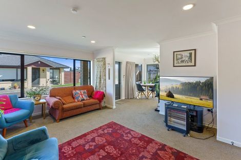 Photo of property in 8 Ian Peter Way, Otaki, 5512