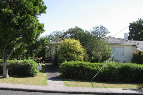 Photo of property in 15 Cleve Road, Green Bay, Auckland, 0604