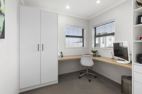 Photo of property in 32 Havana Rise, Grenada Village, Wellington, 6037