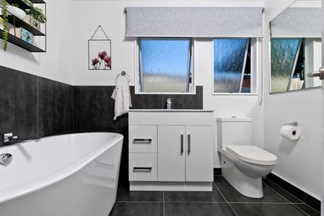 Photo of property in 14 Sarajevo Place, Massey, Auckland, 0614