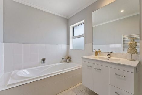 Photo of property in 19 Turua Rise, Karaka, Papakura, 2113