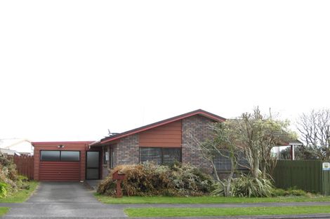 Photo of property in 2 John Guthrie Place, Merrilands, New Plymouth, 4312