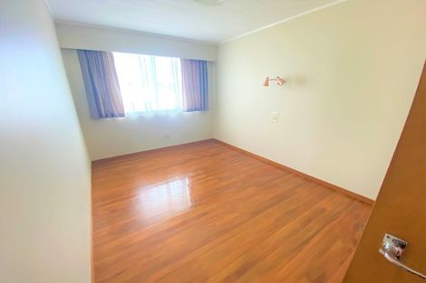 Photo of property in 25 Borrowdace Avenue, Botany Downs, Auckland, 2010