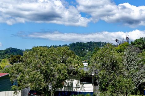 Photo of property in 9 Verena Place, Green Bay, Auckland, 0604