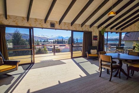 Photo of property in 10 Hamilton Drive, Lake Tekapo, 7999