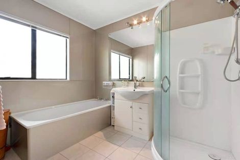 Photo of property in 1/94 Prince Regent Drive, Half Moon Bay, Auckland, 2012