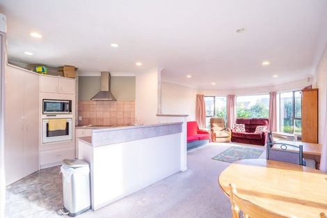 Photo of property in 25 Rosebank Avenue, Kelvin Grove, Palmerston North, 4414