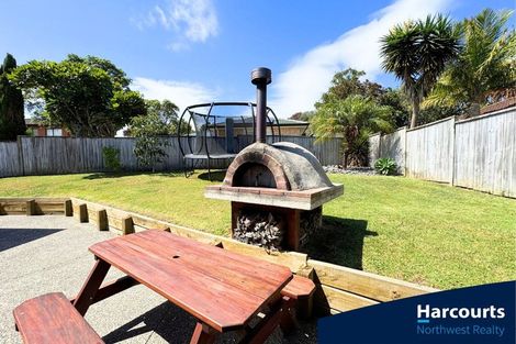 Photo of property in 20 Reybert Place, Massey, Auckland, 0614