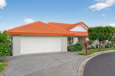 Photo of property in 40 Gillett Place, Botany Downs, Auckland, 2014