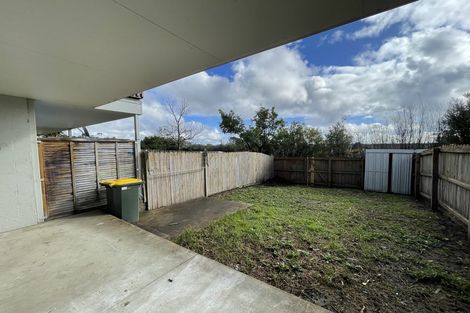 Photo of property in 2/242 Great North Road, Henderson, Auckland, 0612