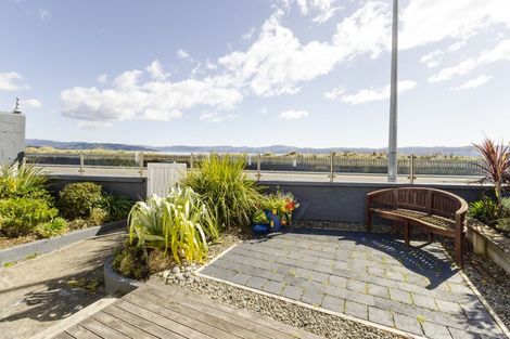 Photo of property in 7 Marine Parade, Eastbourne, Lower Hutt, 5013