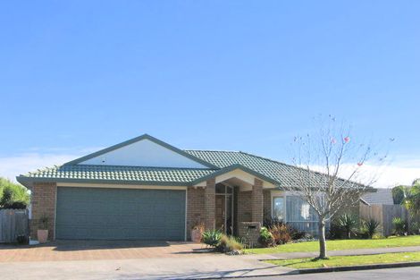 Photo of property in 6 John Brooke Crescent, East Tamaki Heights, Auckland, 2016