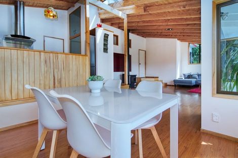 Photo of property in 15 Pendrell Road, Piha, New Lynn, 0772