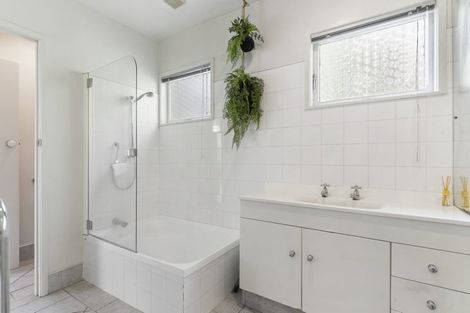 Photo of property in 125 Braemar Road, Castor Bay, Auckland, 0620
