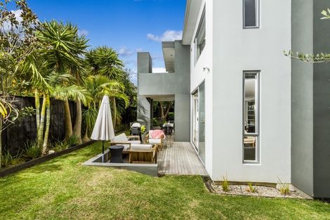 Photo of property in 33 Waiake Street, Torbay, Auckland, 0630