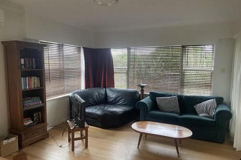 Photo of property in 2/2 Earl Road, Titirangi, Auckland, 0604