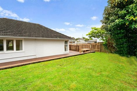 Photo of property in 17 Brookfield Road, Te Atatu Peninsula, Auckland, 0610