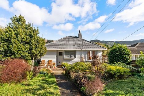 Photo of property in 11 Ryan Grove, Tawa, Wellington, 5028