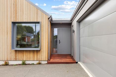 Photo of property in 17 Bradshaw Terrace, Riccarton, Christchurch, 8011