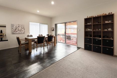 Photo of property in 22 Mulroy Place, Pinehill, Auckland, 0632