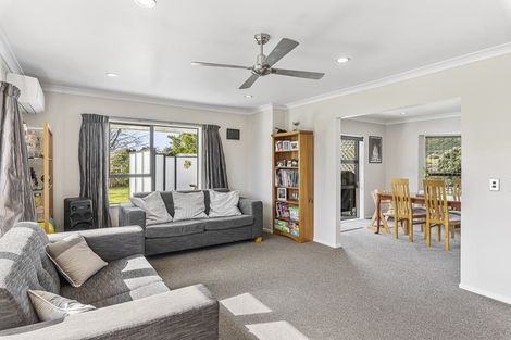 Photo of property in 2 Chilton Drive, Paraparaumu, 5032