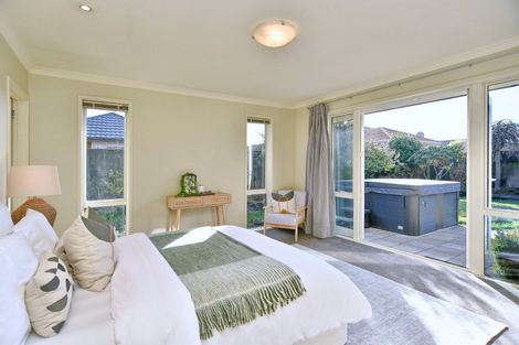 Photo of property in 8 Ross Place, Northwood, Christchurch, 8051