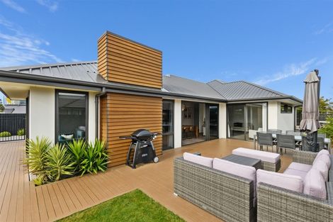 Photo of property in 98 Broadhaven Avenue, Parklands, Christchurch, 8083