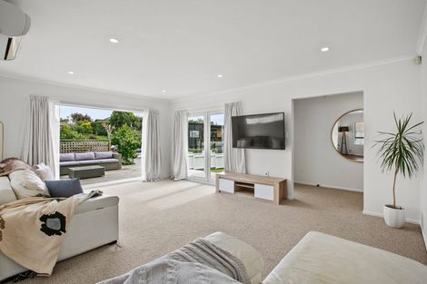 Photo of property in 60 Karina Road, Merrilands, New Plymouth, 4312