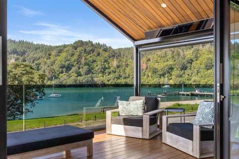 Photo of property in 101 Beach Road, Whangamata, 3620