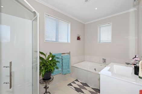 Photo of property in 33 Euphrasie Drive, Aidanfield, Christchurch, 8025