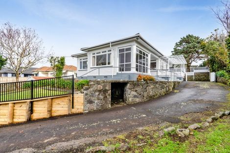 Photo of property in 106 Seaview Road, Westown, New Plymouth, 4310