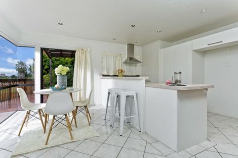 Photo of property in 10 Camilla Grove, Totara Vale, Auckland, 0629