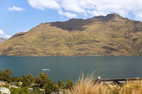 Photo of property in 64 Dart Place, Fernhill, Queenstown, 9300