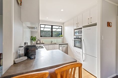 Photo of property in 5 Glucina Place, Glen Eden, Auckland, 0602