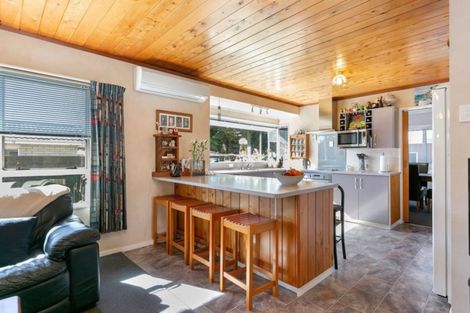 Photo of property in 321 Shakespeare Street, Leamington, Cambridge, 3432