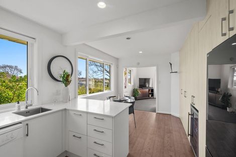 Photo of property in 198 Centaurus Road, Saint Martins, Christchurch, 8022