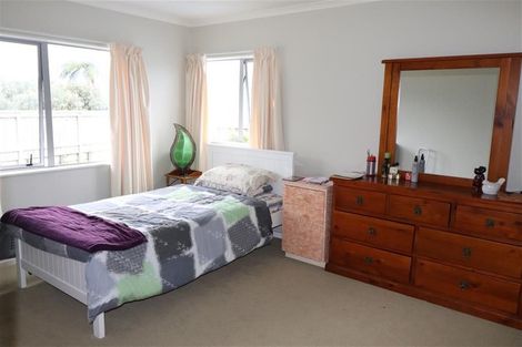 Photo of property in 5 Swain Grove, Riverstone Terraces, Upper Hutt, 5018