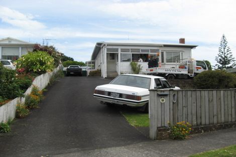 Photo of property in 25 Kiwi Esplanade, Mangere Bridge, Auckland, 2022