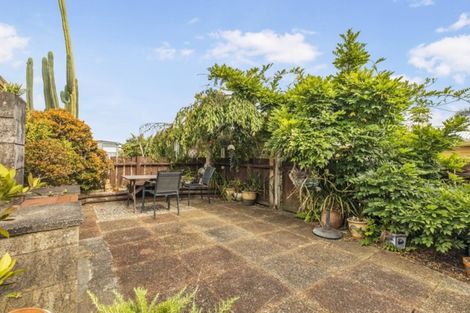 Photo of property in 118 Don Buck Road, Massey, Auckland, 0614