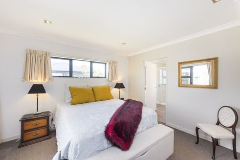 Photo of property in 29 Chestnut Close, Kelvin Grove, Palmerston North, 4414