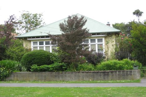 Photo of property in 205 Geraldine Street, Edgeware, Christchurch, 8013