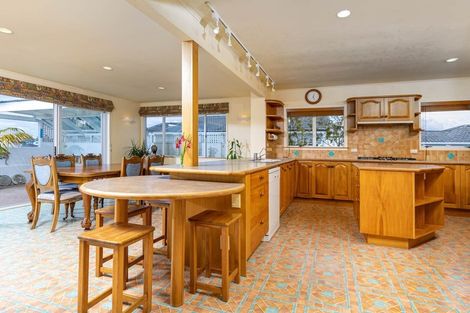 Photo of property in 13 Kiteroa Terrace, Rothesay Bay, Auckland, 0630