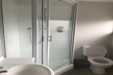 Photo of property in 6 Anchor Place, Beach Haven, Auckland, 0626