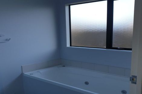 Photo of property in 12 O'sullivan Place, Waiuku, 2123