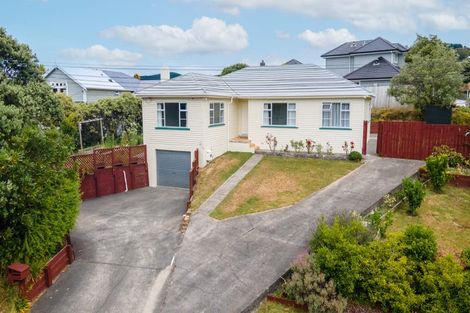 Photo of property in 37 Hampton Hill Road, Tawa, Wellington, 5028