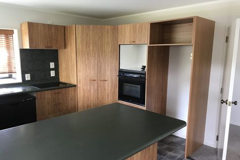 Photo of property in 2 Kowhai Grove, Waikanae, 5036