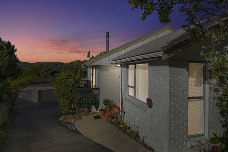 Photo of property in 19a Hicks Close, Whitby, Porirua, 5024