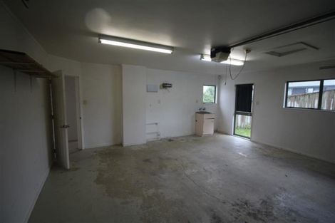 Photo of property in 111 West Harbour Drive, West Harbour, Auckland, 0618