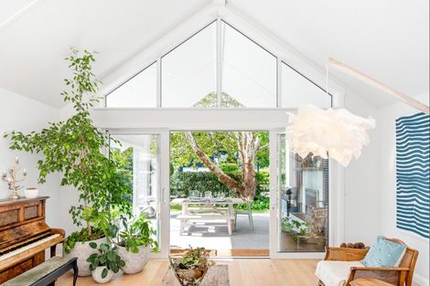 Photo of property in 12 Sandpiper Avenue, Point Wells, 0986